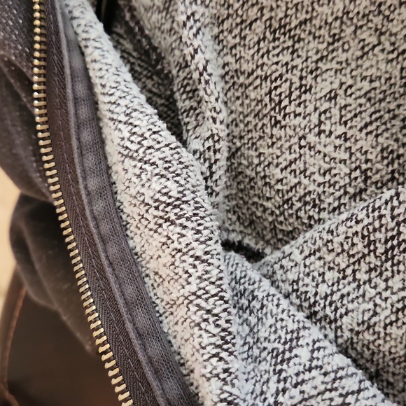 GAP - Picture 4 of 4